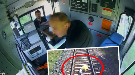 Dengesini kaybedip raylara düştü, trenin altında kalarak öldü Korkunç görüntüler ortaya çıktı: Makinistin paniği kamerada
