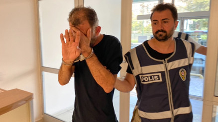 Eşinin telefonuna gelen mesajı görünce dehşet saçtı Eşinin telefonuna gelen mesajı görünce dehşet saçtı