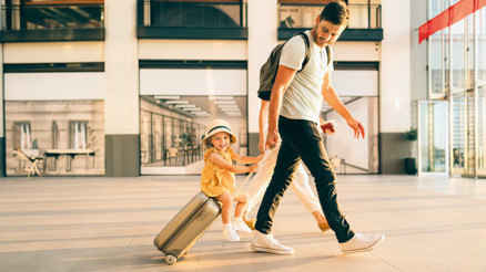 Bebekliğinden itibaren yollarda olursa alışır