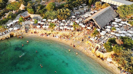 Rahat şezlonglar, DJ müzikleri,  renkli kokteyller ve daha fazlası...