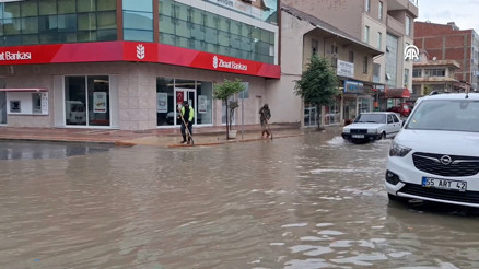 Samsunda sağanak hayatı olumsuz etkiledi