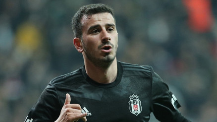 Eski milli futbolcu Oğuzhan Özyakuptan beklenmedik veda