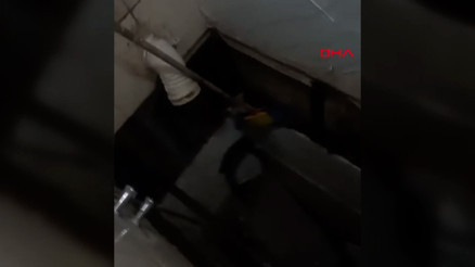 Banyo yapan 15 yaşındaki genç, banyonun çökmesiyle alt kata düştü