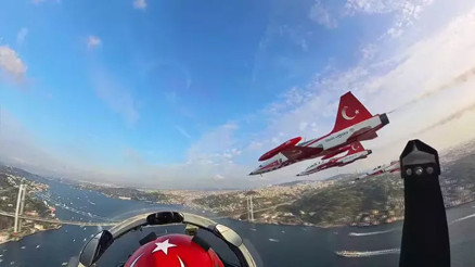 İstanbulda savaş uçakları neden uçuyor, neden jet sesi geliyor 29 Ağustos Solotürk prova uçuşu sonrası jet sesleri vatandaşların ilgisini çekti