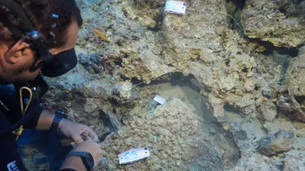 Antalya açıklarında su altı kazısında 3 bin 600 yıllık hançer bulundu Antalya açıklarında su altı kazısında 3 bin 600 yıllık hançer bulundu