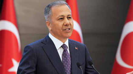 Bakan Yerlikaya: Diyarbakır annelerinin nöbetleriyle 6 yılda 55 terör örgütü mensubu teslim oldu
