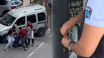 Sipariş veren kadını taciz edip eşini dövmüşlerdi... Skandalın yaşandığı börekçi mühürlendi: 2 çalışan tutuklandı Sipariş veren kadını taciz edip eşini dövmüşlerdi... Skandalın yaşandığı börekçi mühürlendi: 2 çalışan tutuklandı