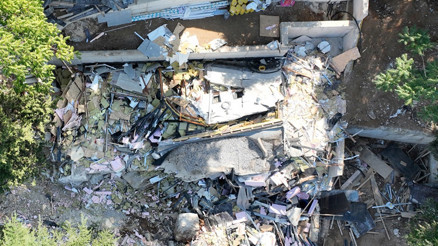 Vaniköydeki yıkım sürüyor