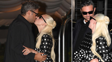 Ünlü şarkıcıya görücü usulü nişan: Önce annesi görüp beğenmiş Ünlü şarkıcıya görücü usulü nişan: Önce annesi görüp beğenmiş