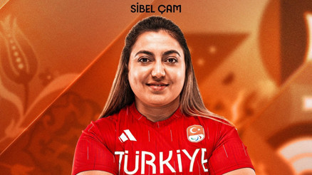 Para halterde Sibel Çamdan bronz madalya
