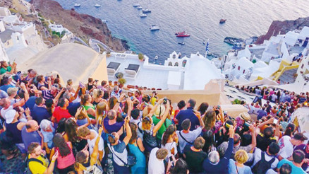 Tatil daha pahalı hale gelecek: Yunanistan turiste vergiye hazırlanıyor Tatil daha pahalı hale gelecek: Yunanistan turiste vergiye hazırlanıyor