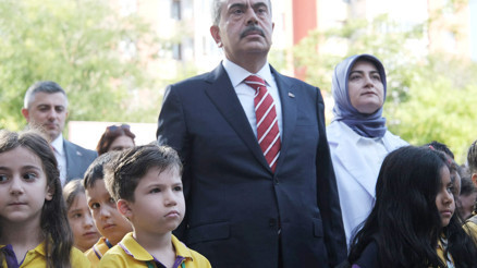 Bakan Tekin ilk ders zilini çaldı Bakan Tekin ilk ders zilini çaldı