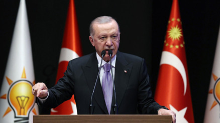 Cumhurbaşkanı Erdoğandan Özgür Özele tepki: Millete hakaret edeni onur konuğu yaptı