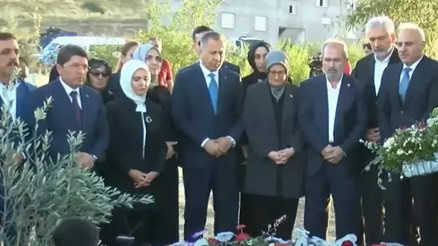 3 bakandan Narinin kabrine ziyaret...  Bakan Tunç: Caniler hesap verecek