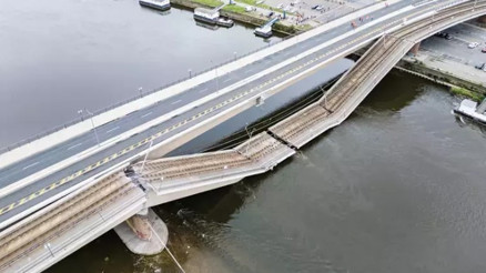 Almanyada köprü çöktü