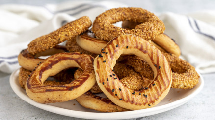 Mevlid Kandilinde ne yapılır, ne dağıtılır Kıyır kıyır kandil simidi, kandil helvası, pişi, kandil şekeri tarifi