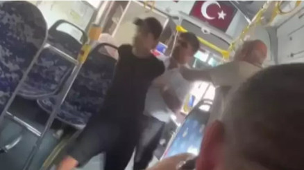 Pendik’te İETT otobüsü şoförü ile yolcu arasındaki tartışma kamerada