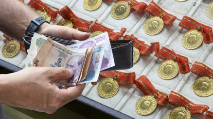 ALTIN FİYATLARI CANLI VE ANLIK SON DURUM 18 EYLÜL 2024 | FED faiz indirimiyle çeyrek, gram ve ons altın fiyatı ne kadar oldu 1 Gram altın kaç TL İşte| altın fiyatları son durum