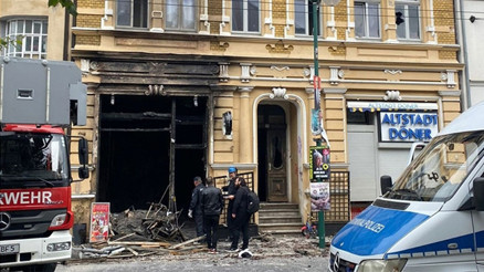 İki Türk’ün öldüğü yangınla ilgili kundaklama şüphesiyle soruşturma başlatıldı