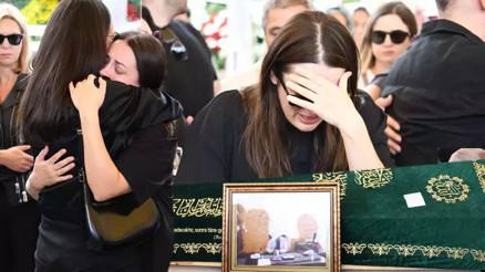 Oyuncu İrem Sak’ın babası son yolculuğuna uğurlandı