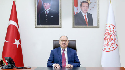 Manisa Valisi kim oldu Yeni Manisa Valisi Vahdettin Özkan kimdir, nereli, kaç yaşında İşte biyografi ve özgeçmiş bilgileri