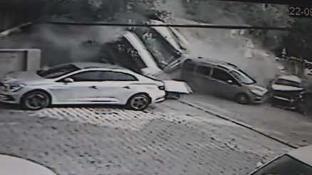 Hafriyat kamyonu ortalığı savaş alanına çevirdi Korkunç kaza kamerada