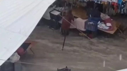 Kütahya’nın Domaniç ilçesinde sağanak Semt pazarını su bastı