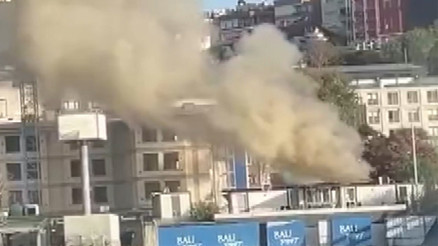 Beşiktaşta üniversite inşaatında yangın: İşçiler fenalaştı