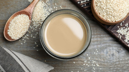 Tahine öyle şeyler karıştırıyorlar ki Yer fıstığı yağı,tavuk yemi, öğütülmüş bulgur... Gerçeğini, nasıl ayırt edeceğiz