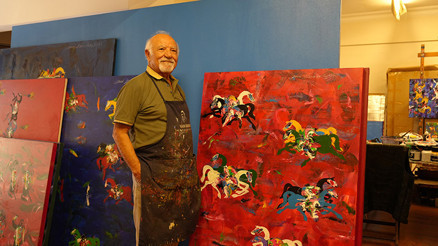 Fevzi Karakoç’un kişisel sergisi “Ve Kırmızı” Decollage Art Space’te açıldı