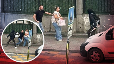 İstanbulda kan donduran olay Önüne çıkanı bıçakladı, okula girmeye çalıştı: 1 kişinin durumu ağır