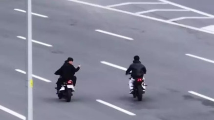 Eyüpsultan’da motosikletliler kaçtı polis kovaladı O anlar kamerada Eyüpsultan’da motosikletliler kaçtı polis kovaladı O anlar kamerada