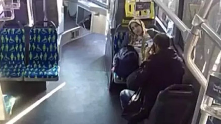 Metrobüste doğum anı araç içi kamerasına yansıdı