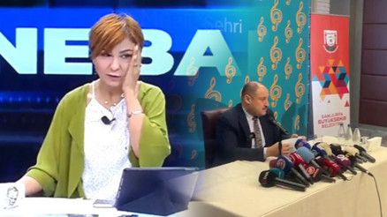 Deprem anı kamerada Spiker canlı yayında, belediye başkanı basın toplantısında yakalandı...  Aman yarabbi, hala devam ediyor