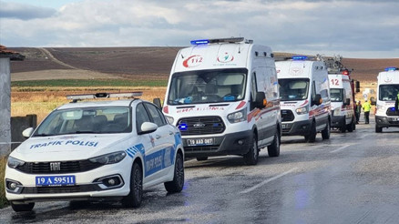 Minibüs ile tanker çarpıştı: 1 ölü, 18 yaralı