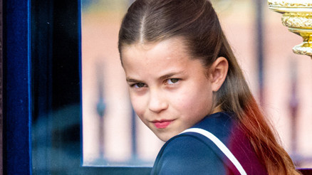 Onca ayrıcalıkla doğdu... Ama bir hayali var hiç gerçek olmayacak Onca ayrıcalıkla doğdu... Ama bir hayali var hiç gerçek olmayacak