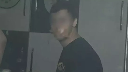 Down sendromlu öğrencinin ağzının koli bandı ile kapatıldığı fotoğrafa inceleme Down sendromlu öğrencinin ağzının koli bandı ile kapatıldığı fotoğrafa inceleme