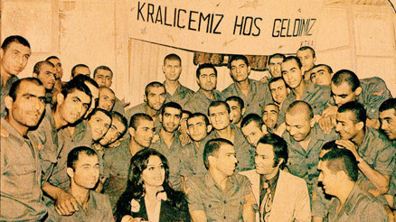 50 yıl sonra o fotoğraftaki şehitleri ziyaret etti