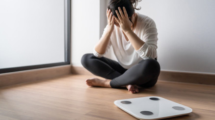 Önce çok ağır diyetler yapıyor ardından kontrolsüzce yiyordu... Kendine verdiği bir söz hayatını değiştirdi: 6 ayda 18 kilo verdi bir daha da geri almadı Sırrını anlattı Önce çok ağır diyetler yapıyor ardından kontrolsüzce yiyordu... Kendine verdiği bir söz hayatını değiştirdi: 6 ayda 18 kilo verdi bir daha da geri almadı Sırrını anlattı