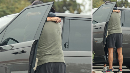 Yeni sevgilisi arabasından bile kollarında indiriyor... Ayağına taş değmesin bebeğim... Eski kocası nasıl kıskanmasın Yeni sevgilisi arabasından bile kollarında indiriyor... Ayağına taş değmesin bebeğim... Eski kocası nasıl kıskanmasın