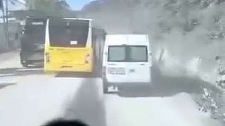 İETT şoförü hem yolcuların hem trafiktekilerin canını tehlikeye attı
