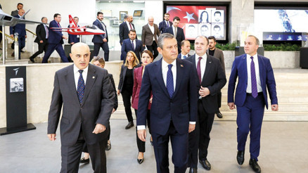 Özel’den TUSAŞ’a ziyaret: Korkmuyoruz sinmiyoruz Özel’den TUSAŞ’a ziyaret: Korkmuyoruz sinmiyoruz