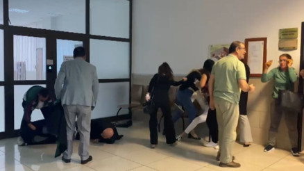 Antalyada cinayet duruşması öncesi tekmeli, yumruklu kavga