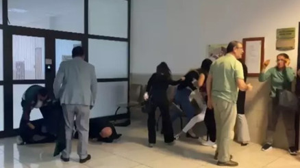 Antalya’da cinayet duruşması öncesi tekmeli, yumruklu kavga