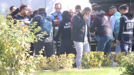 Narinin babası Arif Güran ambulans ile hastaneye götürüldü