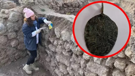 Hadrianopolis Antik Kenti’nde Hz. Süleyman’ın resmedildiği kolye ucu bulundu Hadrianopolis Antik Kenti’nde Hz. Süleyman’ın resmedildiği kolye ucu bulundu