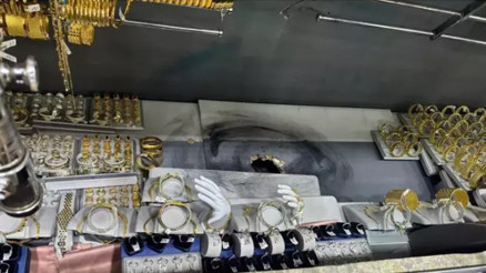 Güngören’de kuyumcu soygunu Duvarı delip 10 kilogram altın çaldı