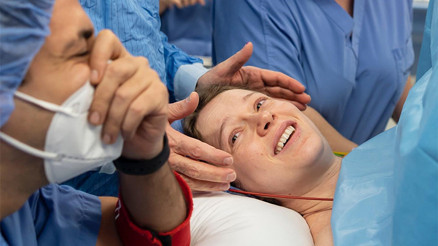 Ünlü oyuncu çocukları için kariyerine ara verdi Üzülmesin diye ona benzetiyoruz