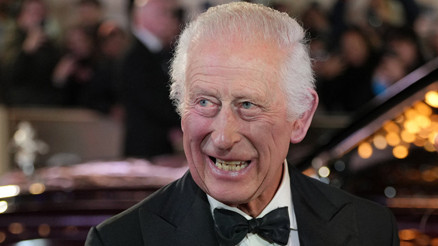 Artık tahtı ve tacı bile var...  Ama yine de Charles fakir kral çıktı