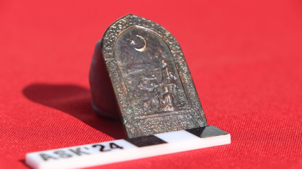 Diyarbakır’da Amida Höyük kazısında, Çanakkale gazisine ait rozet bulundu